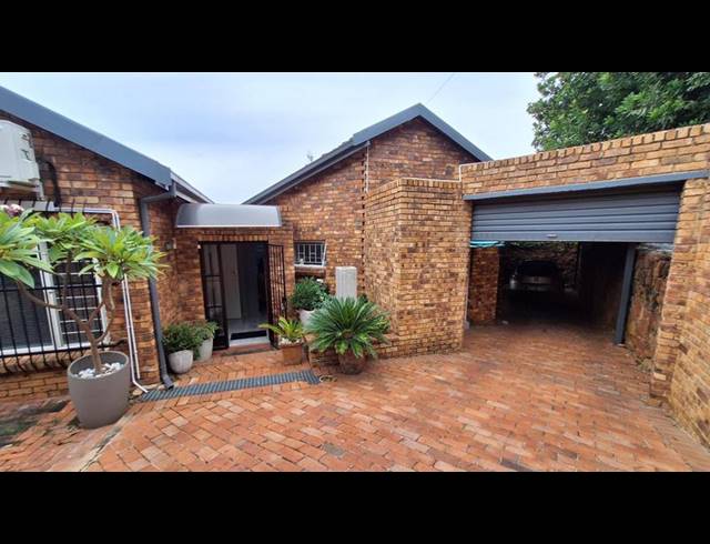 2 BEDROOM TOWNHOUSE FOR SALE IN MORELETAPARK